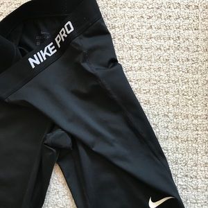 BN Nike Pro Capri Leggings